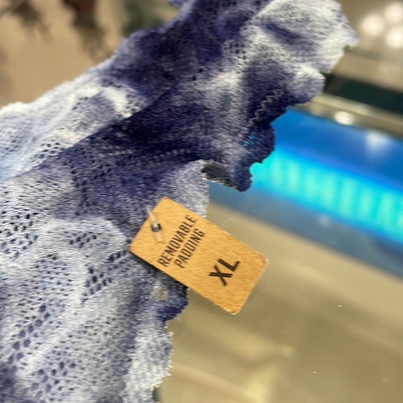 PINK Victoria's Secret Blue Dye Logo Lace Strappy Halter Bralette Bra VS - Picture 2 of 5